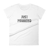 Women's short sleeve - A classic fit. "JUST MARRIED"